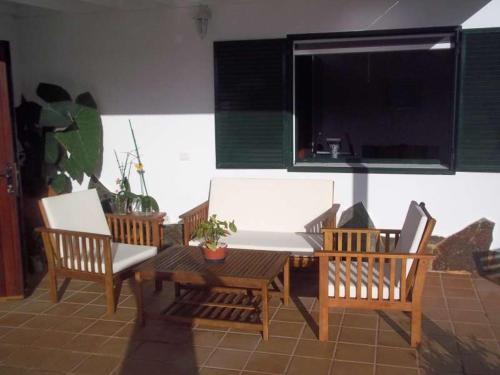 Playa Blanca Villa Sleeps 6 Pool Wifi T691312
