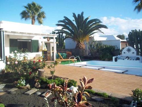 Playa Blanca Villa Sleeps 6 Pool Wifi T691312