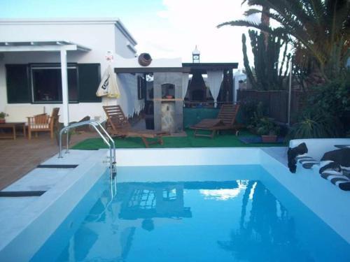 Playa Blanca Villa Sleeps 6 Pool Wifi T691312