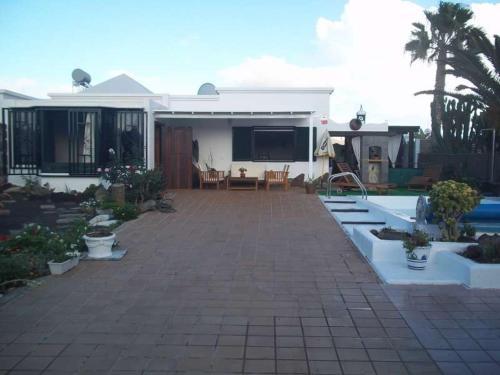 Playa Blanca Villa Sleeps 6 Pool Wifi T691312