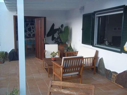 Playa Blanca Villa Sleeps 6 Pool Wifi T691312