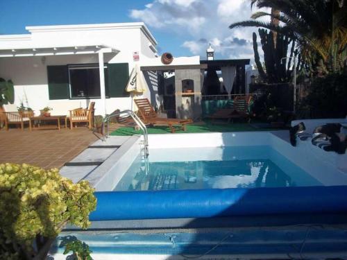 Playa Blanca Villa Sleeps 6 Pool Wifi T691312