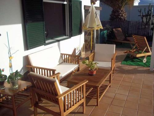 Playa Blanca Villa Sleeps 6 Pool Wifi T691312