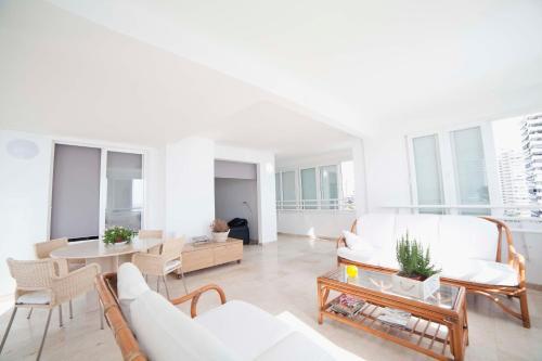 Apartamentos Kasa25 Playa Calida