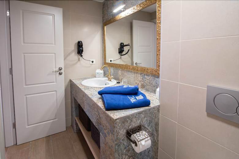 Alhambra Boutique Apartments By Tam Resorts