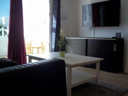 Playa Honda Apartment Sleeps 4 Pool Wifi