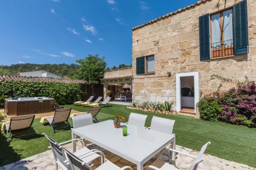 Pollenca Villa Sleeps 6 Wifi