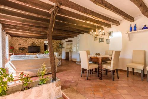 Pollenca Villa Sleeps 6 Wifi