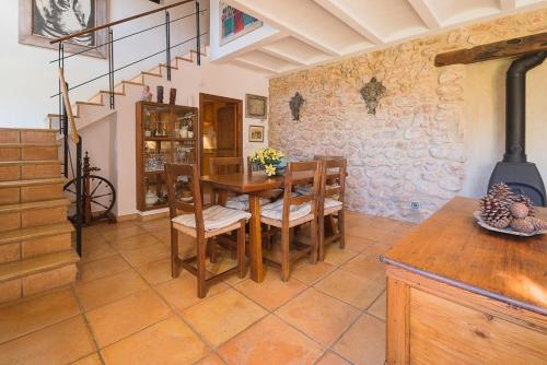 Pollenca Villa Sleeps 8 Pool Wifi