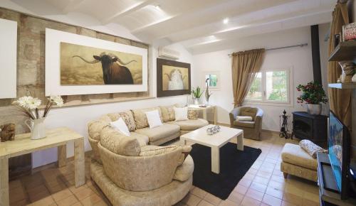 Pollenca Villa Sleeps 8 Pool