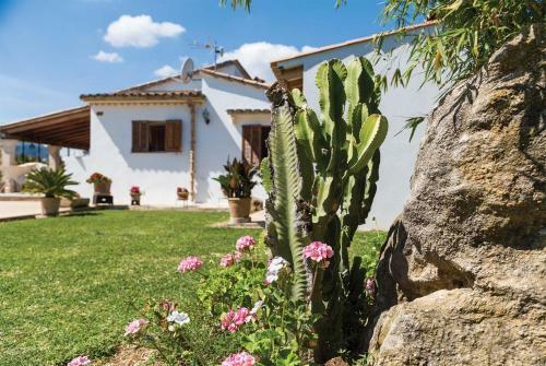 Pollenca Villa Sleeps 6 Air Con Wifi