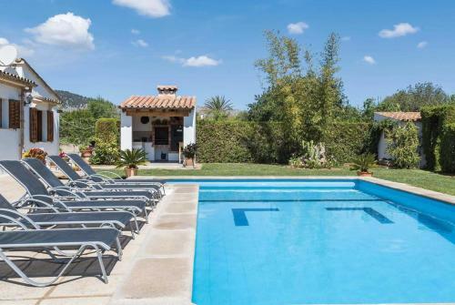 Pollenca Villa Sleeps 6 Air Con Wifi