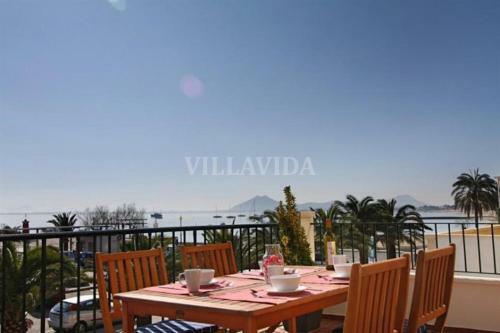 Modern Marina Seafront Apartment