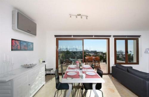 Modern Marina Seafront Apartment