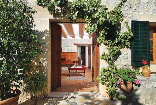 Pollenca Villa Sleeps 12 Wifi