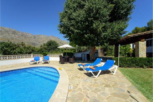 Villa Parades