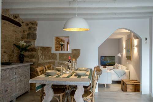 Townhouse On The Rocks