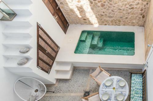 Townhouse On The Rocks