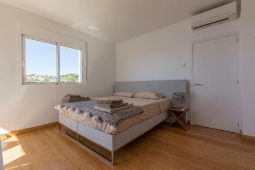 Port De Sant Miquel Villa Sleeps 10 Pool Air Con
