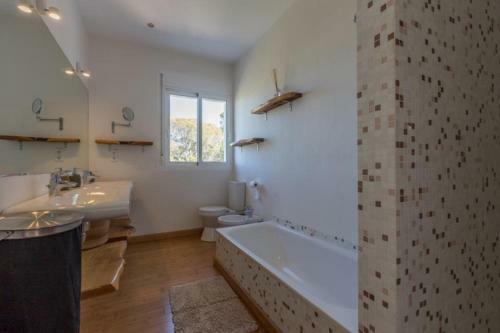Port De Sant Miquel Villa Sleeps 10 Pool Air Con
