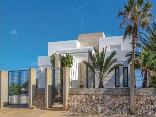 Four-bedroom Holiday Home In Porto Colom