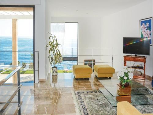 Four-bedroom Holiday Home In Porto Colom