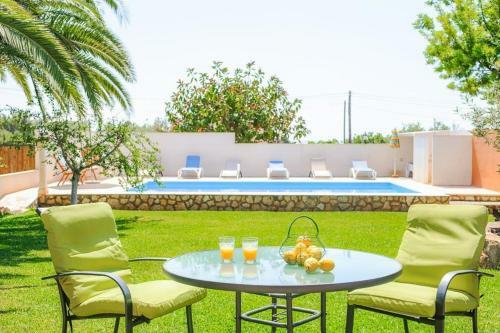 Portocolom Villa Sleeps 6 Air Con