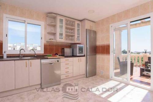 Portocolom Villa Sleeps 10 Pool