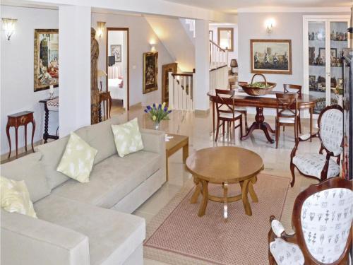 Six-bedroom Holiday Home In Palma, Puntiro