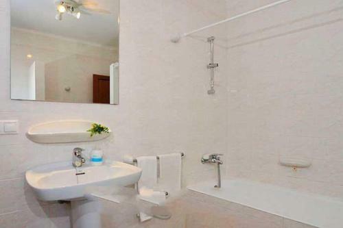Portopetro Villa Sleeps 6 Wifi