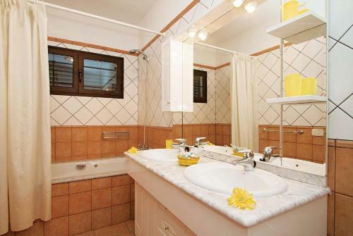 Puerto Calero Villa Sleeps 6 Air Con Wifi
