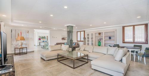 Port D'alcudia Villa Sleeps 12