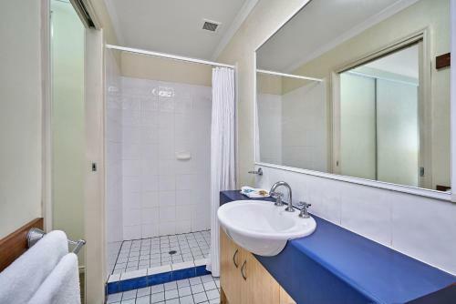 Hotel Comfort Inn & Suites Trinity Beach Club