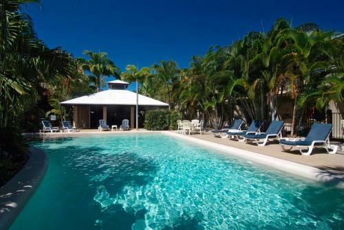 Hotel Comfort Inn & Suites Trinity Beach Club