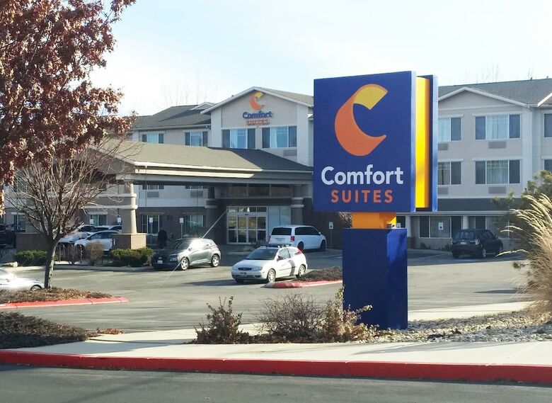 Hotel Comfort Suites Airport