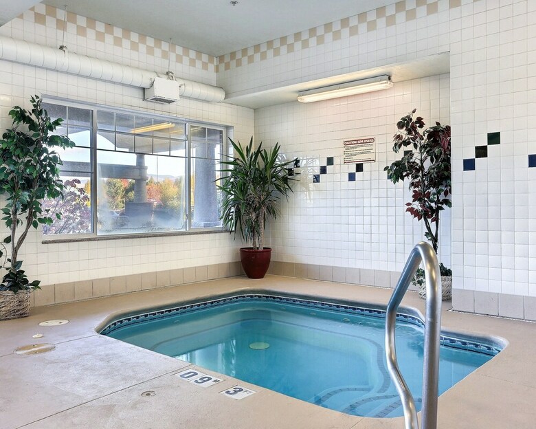 Hotel Comfort Suites Airport