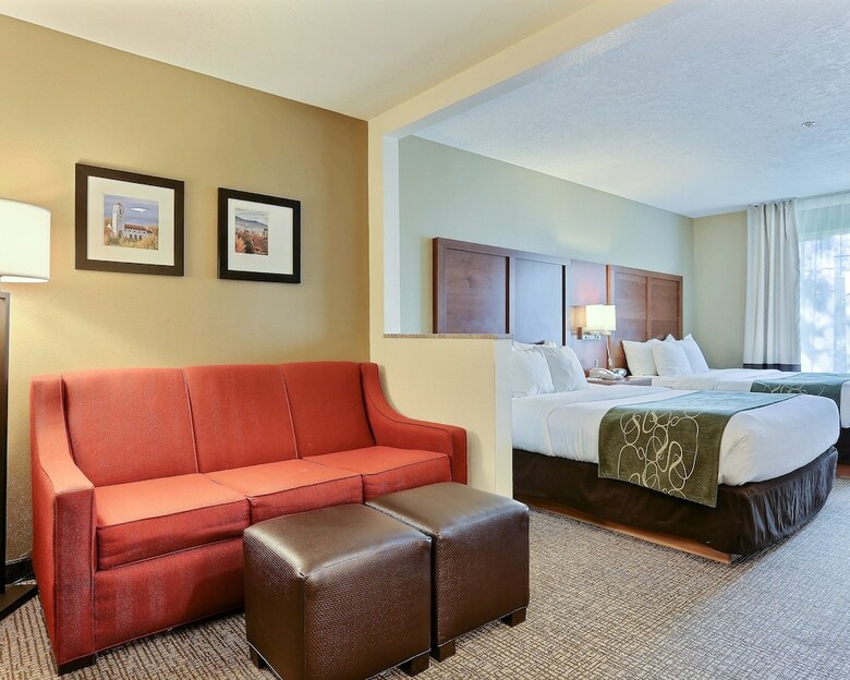 Hotel Comfort Suites Airport