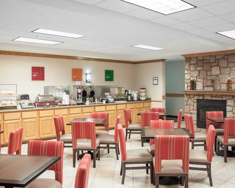 Hotel Comfort Suites Airport