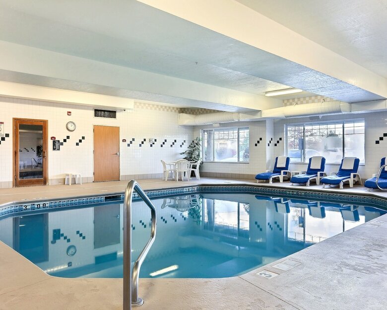 Hotel Comfort Suites Airport