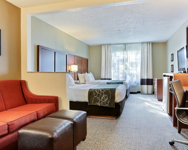 Hotel Comfort Suites Airport