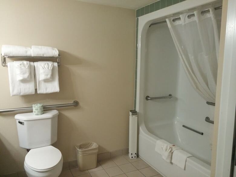 Hotel Comfort Suites Airport