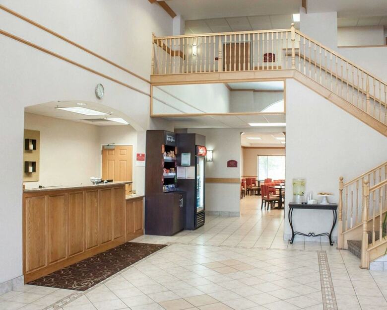 Hotel Comfort Suites Airport