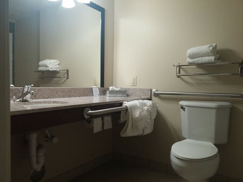 Hotel Comfort Suites Airport