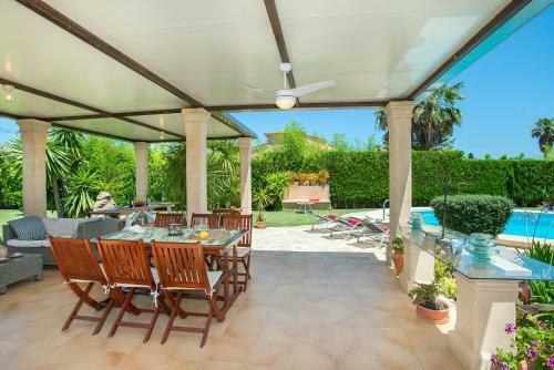 Deluxe Villa Coloma