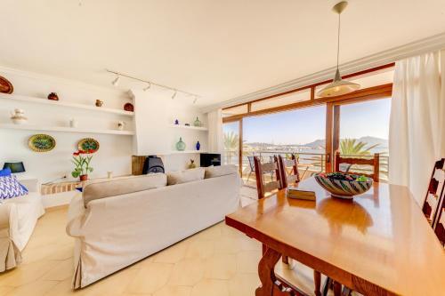 Beachfront Apartment Simar