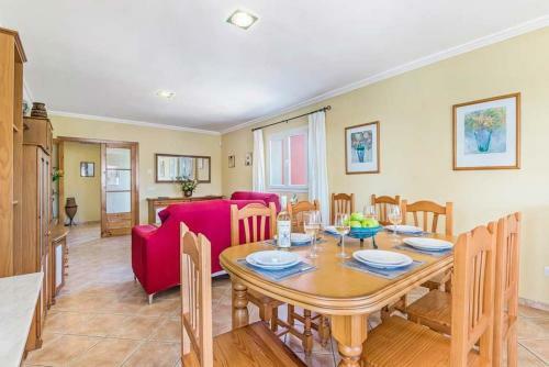 Punta Prima Villa Sleeps 8 Pool Wifi