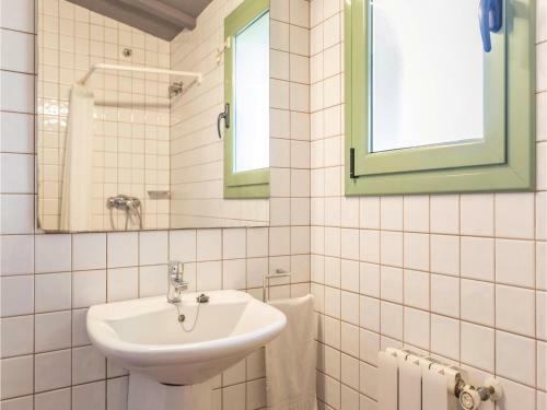 Five-bedroom Holiday Home In Riudarenes