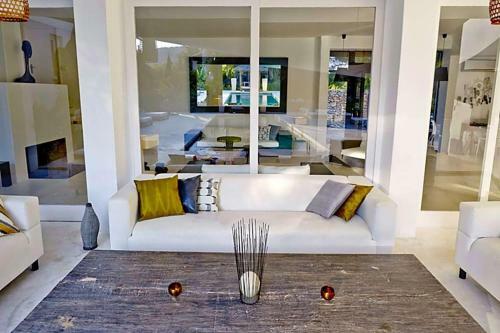 Roca Llisa Villa Sleeps 10 Pool Air Con