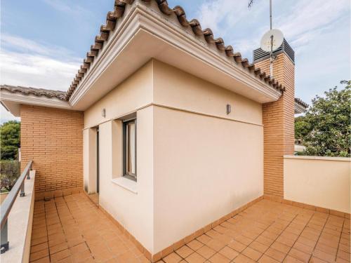 Five-bedroom Holiday Home In Roda De Bera