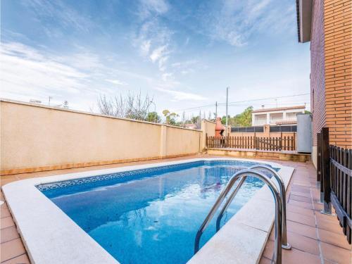 Five-bedroom Holiday Home In Roda De Bera